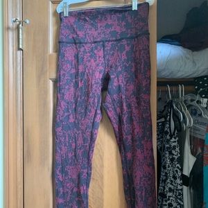 Red and Black design Lululemon Wunder Under 25”.